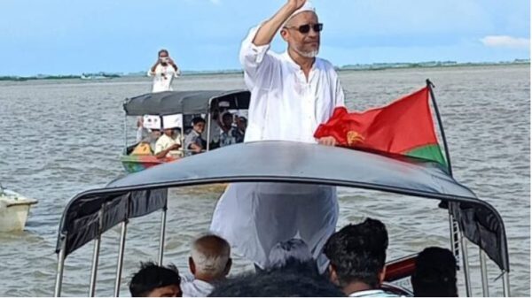 খালিয়াজুরীর বিভিন্ন এলাকায় স্পিডবোটে বাবরের গণসংযোগ