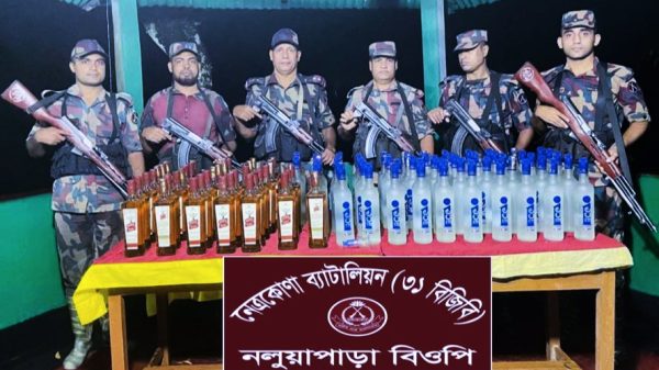 নেত্রকোণার সীমান্তে বিজিবি'র অভিযান ১৬৩ বোতল ভারতীয় মদ সহ ইজিবাইক আটক