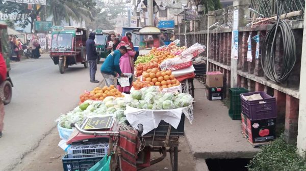 এক রাস্তার শহর নেত্রকোণা! যানজটে জনগন অতিষ্ট