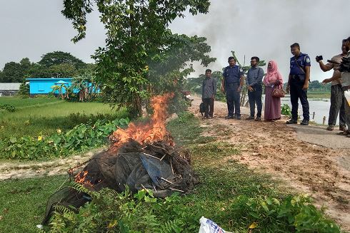 কেন্দুয়ায় মোবাইল কোর্ট অভিযানে বাঁধ অপসারণ ও জব্দকৃত জাল পুড়িয়ে ছাই
