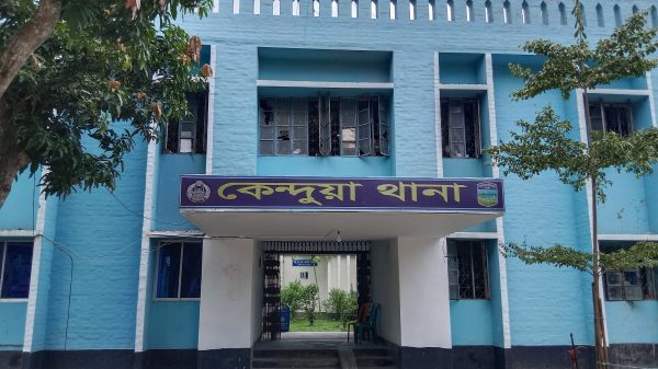 কেন্দুয়ায় জমি রেজিস্ট্রি করে না দিয়ে দখলের চেষ্টা ও খুনের হুমকি