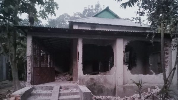 আটপাড়ায় ইমাম নিয়োগ নিয়ে সংঘর্ষ: জনমানবশূন্য গ্রাম