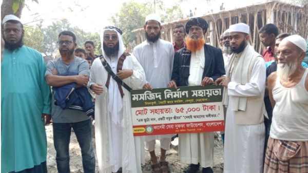 কেন্দুয়ায় বৈরাটি জামে মসজিদে কাসেমী সেবা সুফফা ফাউন্ডেশনের অনুদান