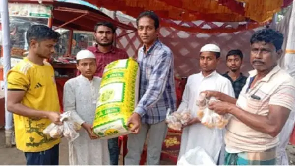 নেত্রকোণা জেলা যুবদল নেতার ইফতার বিতরণ