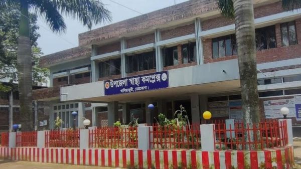 খালিয়াজুরী উপজেলা স্বাস্থ্য কমপ্লেক্স চিকিৎসক সংকটে, ভোগান্তিতে হাওরবাসী