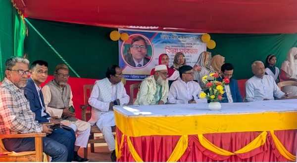 মোহনগঞ্জে বিদ্যালয়ের প্রধান শিক্ষকের বিদায় সংবর্ধনা