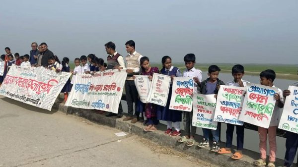 বিশ্ব জলাভূমি দিবসে নেত্রকোণার হাওরে প্রকৃতিবন্ধন