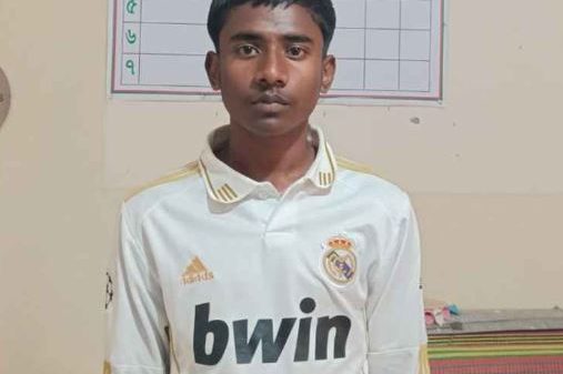 মোহনগঞ্জে জাল ভোট দেওয়ার চেষ্টা, কিশোর আটক