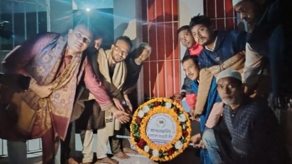পূর্বধলায় নিষিদ্ধ ঘোষিত আওয়ামীলীগের পুষ্পস্তবক অর্পণ