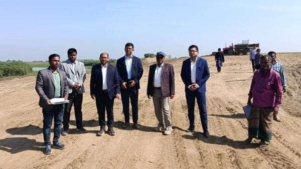 ধর্মপাশায় ফসল রক্ষা বাঁধ পরিদর্শনে সুনামগঞ্জের ডিসি, এসপি