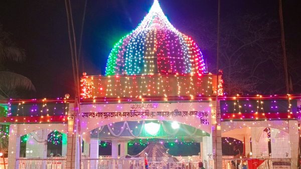 বাংলাদেশের সর্ব প্রথম ইসলাম ধর্মের প্রচারক শাহ্ সুলতান কমর উদ্দিন রুমি (রহঃ)-এর পবিত্র ওরশ মোবারক মাজারে লাখো ভক্তের সমাগম
