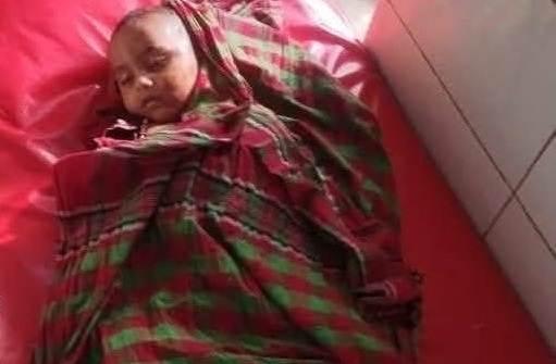 মোহনগঞ্জ প্রতিবেশীর ঘরের বিছানা থেকে শিশুর গলাকাটা মরদেহ উদ্ধার