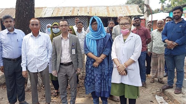 ডেঙ্গু প্রতিরোধে আটপাড়ায় মশক নিধন অভিযান