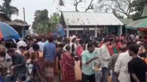 নেত্রকোণায় দোল উৎসব উপলক্ষে জমজমাট মেলা