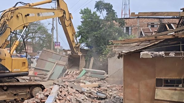 সওজে’র জায়গা দখলমুক্ত করতে দুর্গাপুরে যৌথ অভিযান, উচ্ছেদ ৩৫ স্থাপনা
