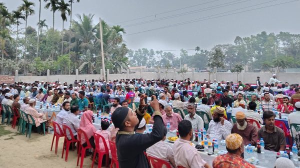 কেন্দুয়ায় মেসার্স লিসা এন্টারপ্রাইজের ইফতার মাহফিল