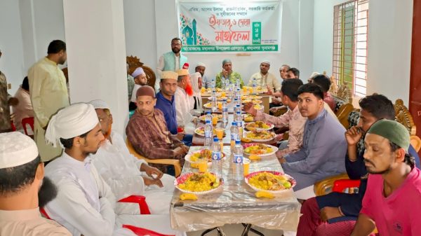 মধ্যনগর উপজেলা প্রেসক্লাবের উদ্যোগে দোয়া ও ইফতার মাহফিল অনুষ্ঠিত