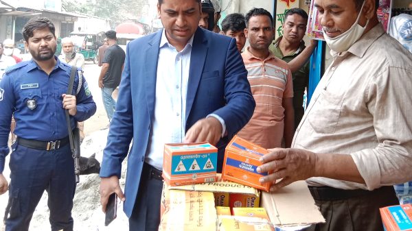 কেন্দুয়ায় ভোক্তা অধিকার সংরক্ষণ অধিদপ্তরের অভিযানে ৫ দোকানীকে ২৬হাজর টাকা জরিমানা