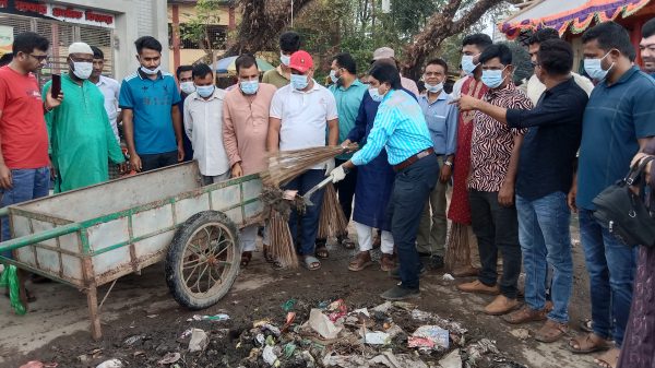 ডেঙ্গু ও চিকনগুনিয়া প্রতিরোধে কেন্দুয়ায় বিএনপির পরিষ্কার পরিচ্ছন্নতা অভিযান