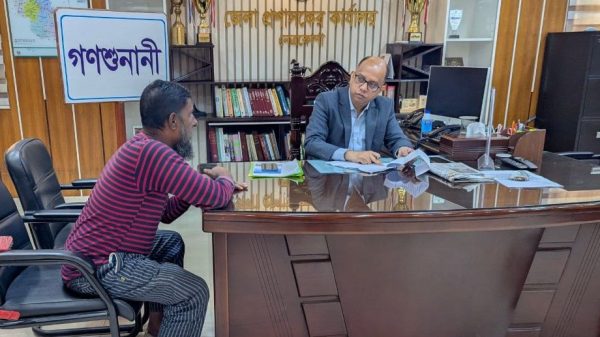 নেত্রকোণা জেলা প্রশাসক এর সাপ্তাহিক গণশুনানি অনুষ্ঠিত