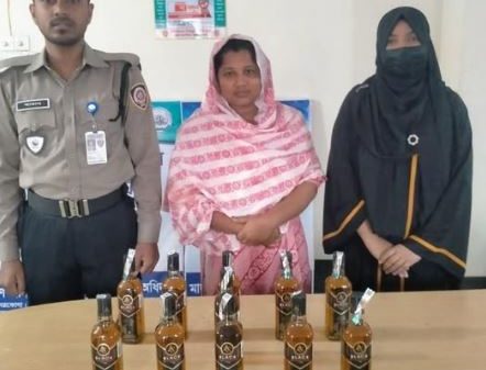 বারহাট্টায় বিদেশী মদ ও ইয়াবাসহ মেয়ে গ্রেপ্তার, বাবা পলাতক