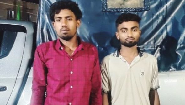 মদনে হাতেনাতে ধরা ২ মাদকসেবী