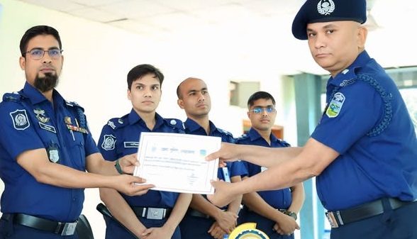 নেত্রকোনা মডেল থানার ওসি আল মামুন সরকার বিভিন্ন কাজের প্রশংসায় ভাসছেন