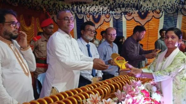 নেত্রকোণায় দুই শতাধিক কৃতি শিক্ষার্থী’কে সম্মাননা প্রদান করলেন সংসদ সদস্য ডা. আনোয়ারুল হক