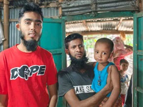 বারহাট্রায় ২ বছরের অসুস্থ শিশুর চিকিৎসার দায়িত্ব নিলেন ডা. আনোয়ারুল হক এমপি