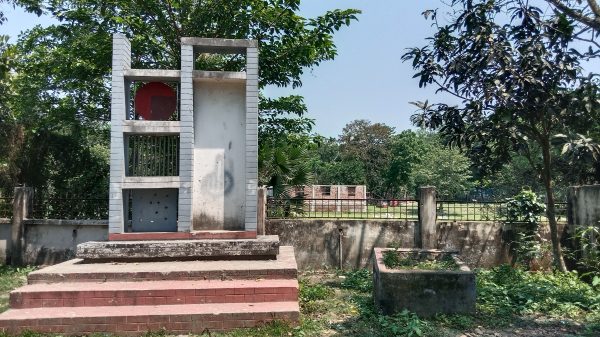 গণহত্যার স্বাক্ষী "চিরঞ্জীব" এর সাদা স্লেটটি নেই প্রয়োজনীয় উদ্যোগ নেয়ার আশ্বাস দিলেন ইউএনও