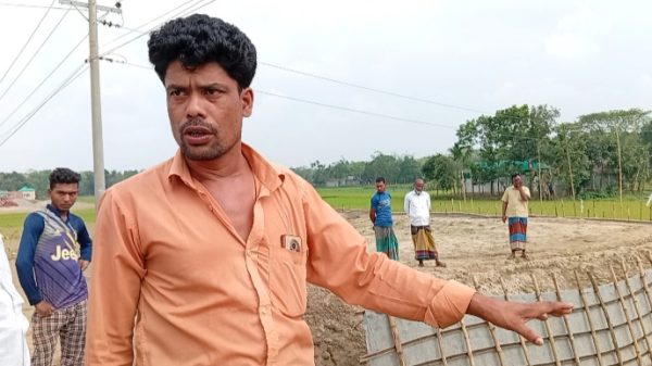 সেতুর নিচের জায়গা বিক্রি করে পানি প্রবাহের বিতর্ক তুলে জায়গা দখলের পায়তারা