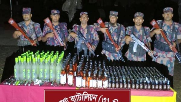 নেত্রকোণায় ৩১ বিজিবি'র অভিযানে ৩১১ বোতল ভারতীয় মদ উদ্ধার