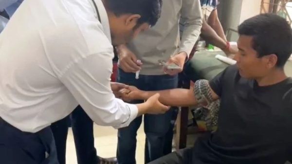 সাপের দংশনের পর দ্রুত হাসপাতালে নেওয়ায় বাঁচলো যুবকের প্রাণ