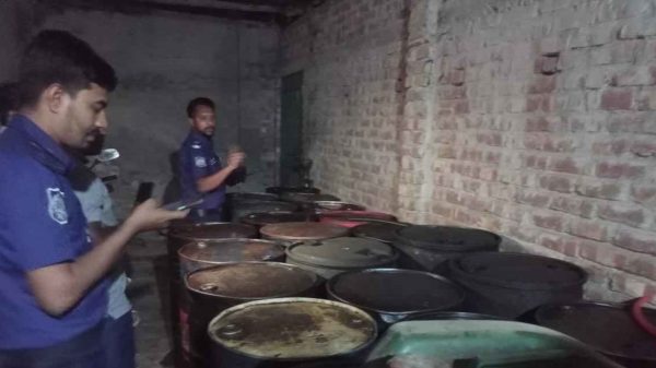 নেত্রকোণায় জব্দ ৪৩০০ লিটার ডিজেল