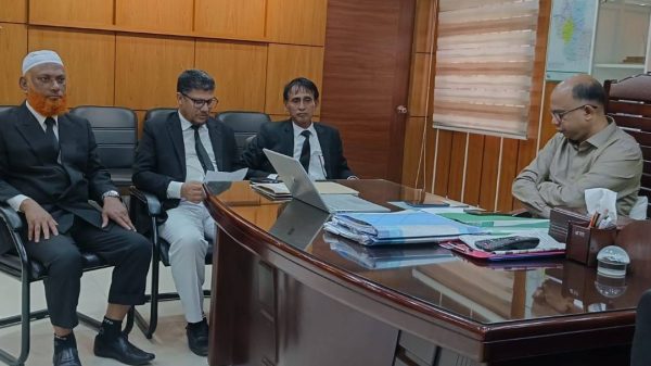 নেত্রকোণা জেলা প্রশাসকের সঙ্গে জেলা আইনজীবী সমিতি সৌজন্য সাক্ষাৎ