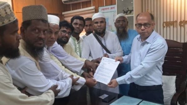 প্রাথমিকের মতো ইবতেদায়ি মাদ্রাসাও জাতীয়করণের দাবিতে নেত্রকোণায় স্মারকলিপি