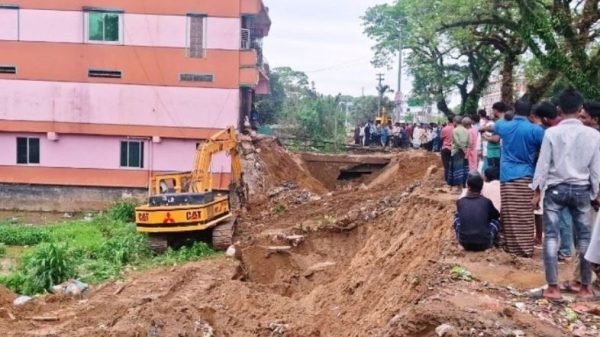 প্রথম দফায় ৩৫টির পর এবার দুর্গাপুরে আরও অবৈধ স্থাপনা উচ্ছেদ শুরু