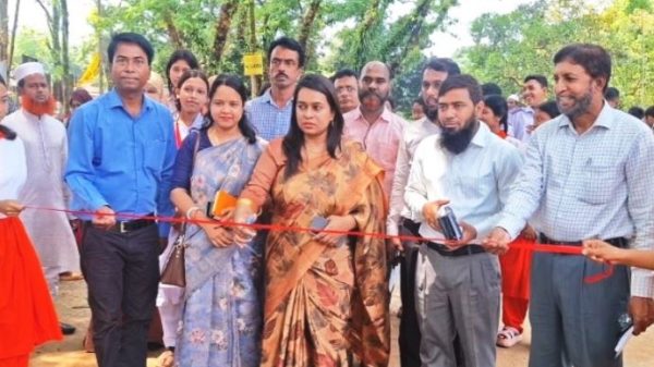 শিক্ষার্থীদের উদ্ভাবনী চমক: দুর্গাপুরে শুরু হলো ২ দিনব্যাপী বিজ্ঞান ও প্রযুক্তি মেলা