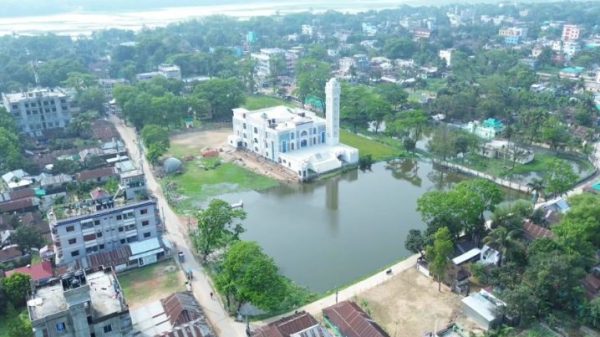 দুর্গাপুরে রাস্তার অভাবে মডেল মসজিদে নামাজে যেতে পারেন না মুসল্লিরা