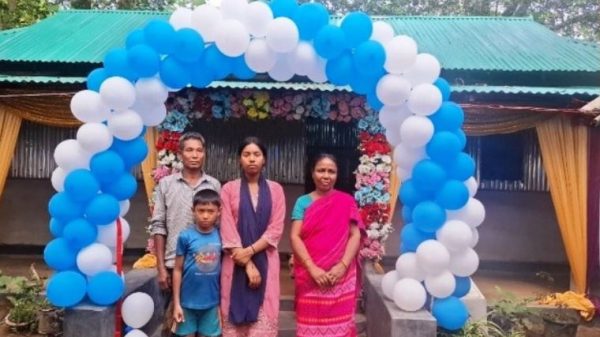 উপজাতি পরিবারের মুখে হাসি ফুটিয়েছেন ডেপুটি স্পিকার