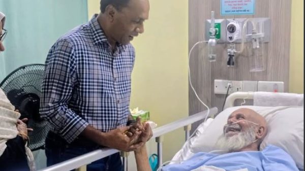 অসুস্থ সাবেক এমপি করিম আব্বাসীকে দেখতে গেলেন ডেপুটি স্পিকার ব্যারিস্টার কায়সার কামাল