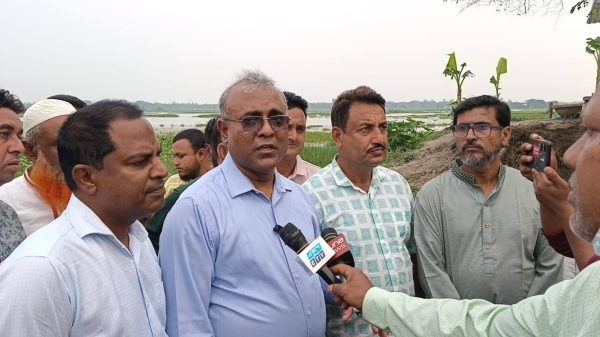বারহাট্টায় সিংগুয়ার বিলের বাঁধ পরিদর্শনে অধ্যাপক ডা. মোঃ আনোয়ারুল হক এমপি