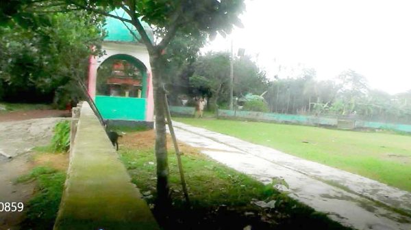 আটপাড়া উপজেলার বাঁশাটি গ্রামের ঈদগাহ্ মাঠে নামাজ আদায় নিয়ে নানা বির্তক: আতঙ্কিত এলাকাবাসী