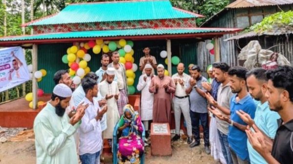 সব হারিয়েও ঘর পেলেন মনোয়ারা পাশে দাঁড়ালেন ডেপুটি স্পিকার