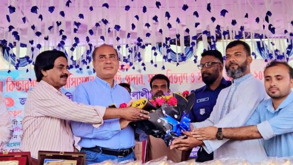 কেন্দুয়ায় ৩৭০ কৃতি শিক্ষার্থীকে সংবর্ধনা