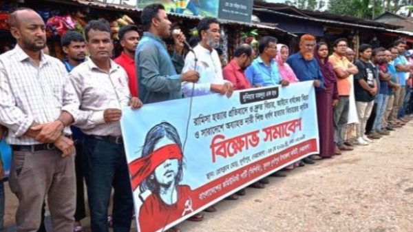 ‘বিচার ঝুলে থাকা চলবে না’— রামিসা হত্যার বিচার চেয়ে দুর্গাপুরে বিক্ষোভ