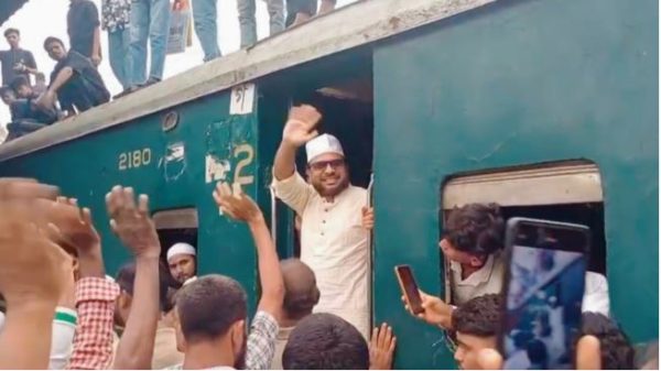 হিরণপুর স্টেশনে "মহুয়া কমিউটার" ট্রেনের স্টপেজ চালু : সংসদ সদস্য মাছুম মোস্তফা
