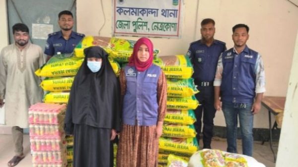 কলমাকান্দায় ভারতীয় পণ্যের বড় চালান জব্দ চোরাই পণ্যসহ নারী আটক