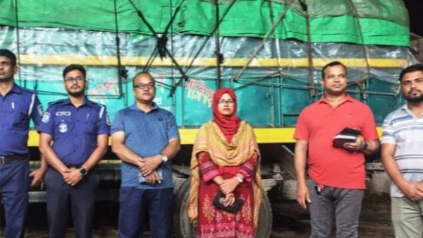 মদনে অবৈধভাবে পাচারের সময় ৬৬৭ বস্তা সরকারি চাল জব্দ: ট্রাকসহ আটক ২