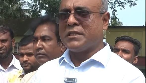 সরকারি প্রাথমিক বিদ্যালয় পরিদর্শনে গিয়ে ডা. মো: আনোয়ারুল হক এমপির ক্ষোভ